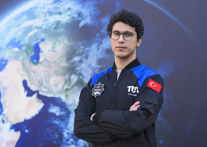 astronauta turco, Atasever