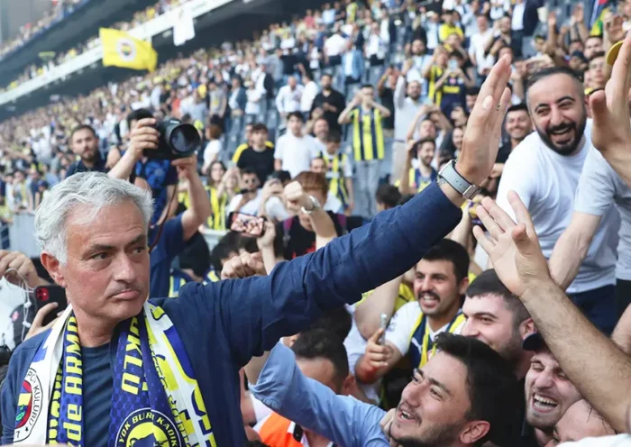Mourinho's welcome to Fenerbahçe