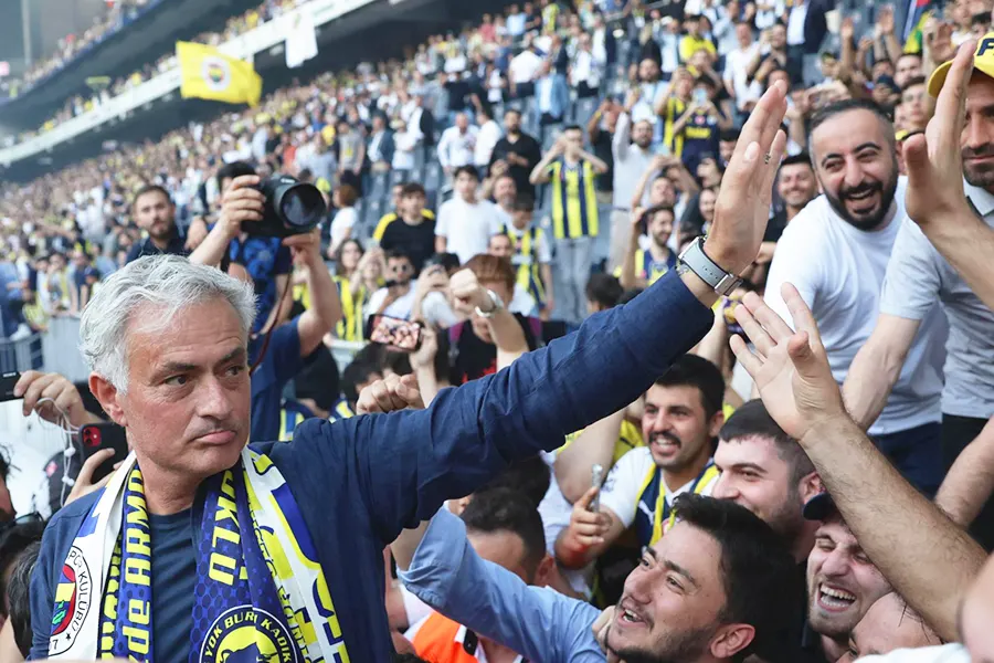 Mourinho's welcome to Fenerbahçe