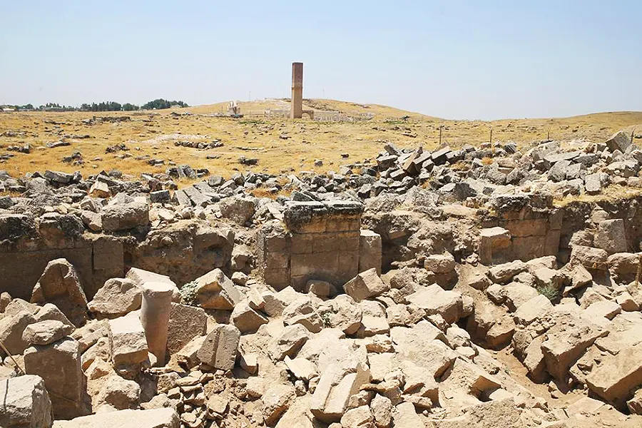 arqueología, ruinas de una iglesia en Harran