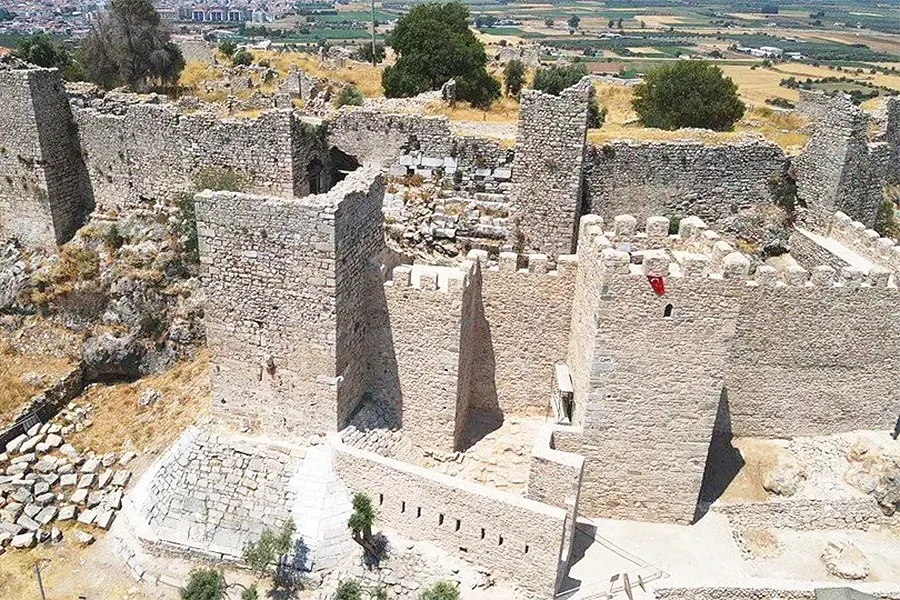 castillo de Beçin, murallas restauradas