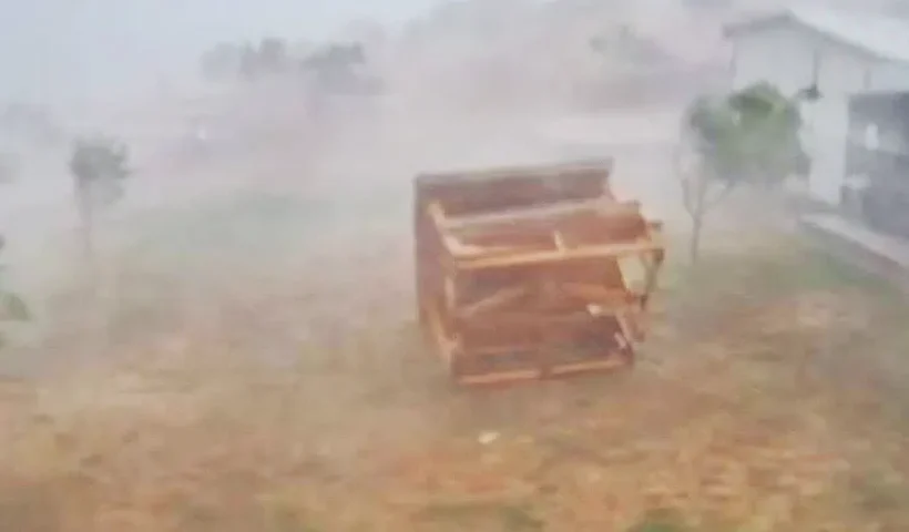 Turkey, tornado destroys campsite