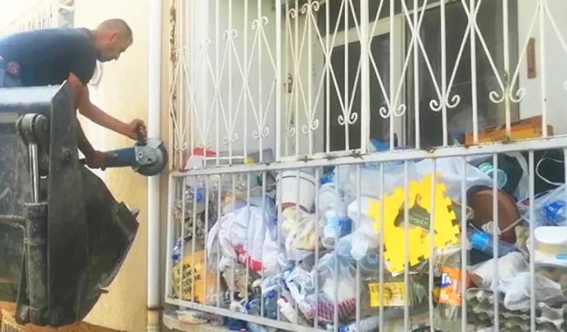 Turquía, basura acumulada en una vivienda