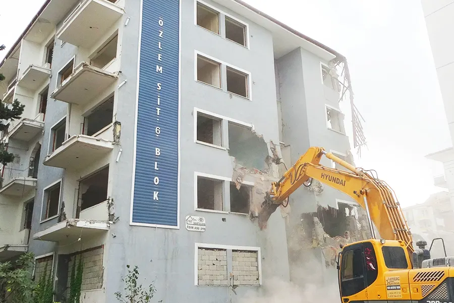 buildings damaged in the earthquake