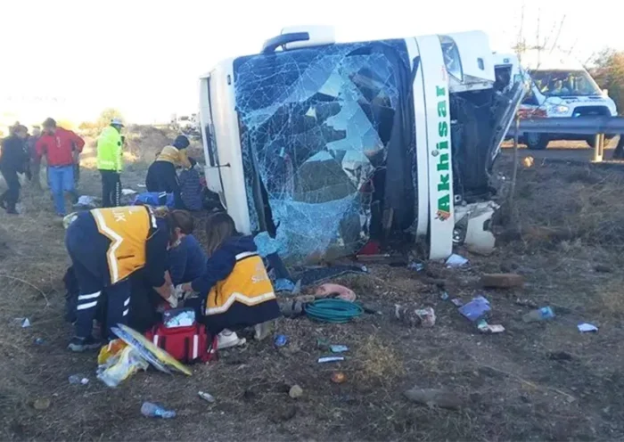 bus with Turkish tourists crashed