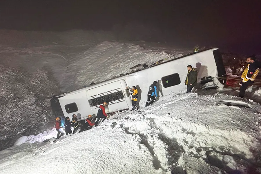 accidente de autobús durante las nevadas en Turquía