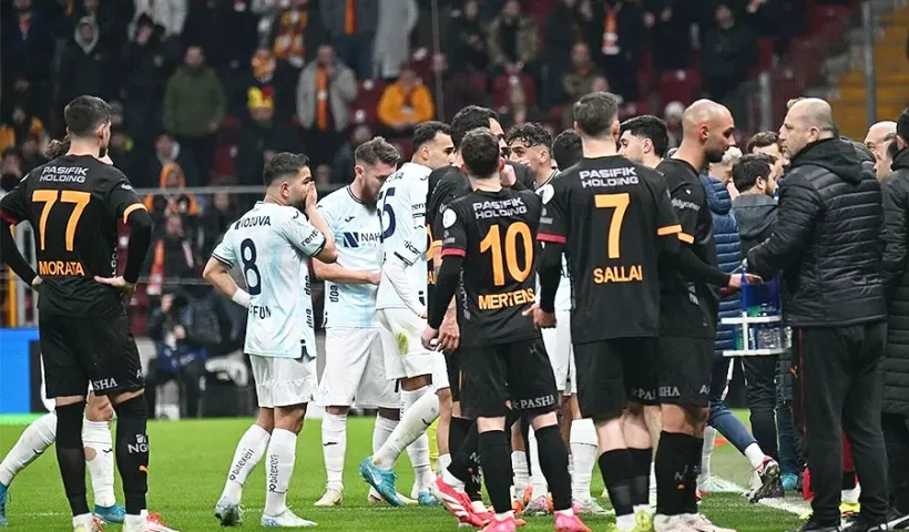 el Demirspor abandona el partido ante el Galatasaray