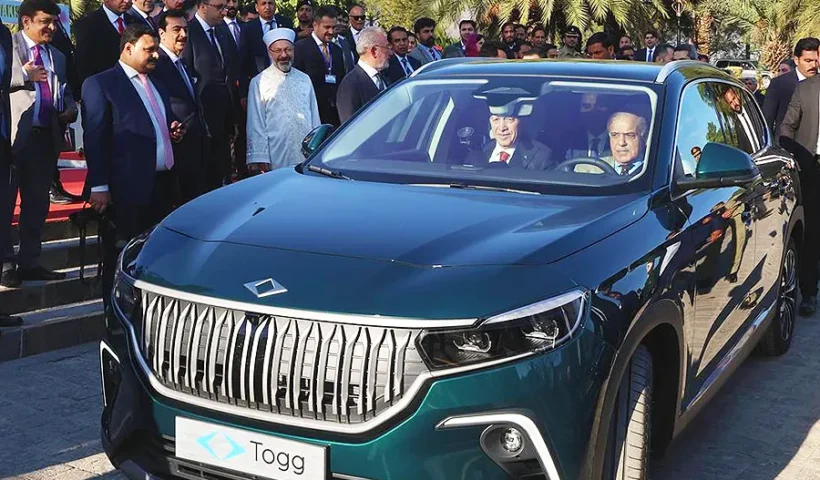 Erdoğan regala un coche TOGG en Pakistán