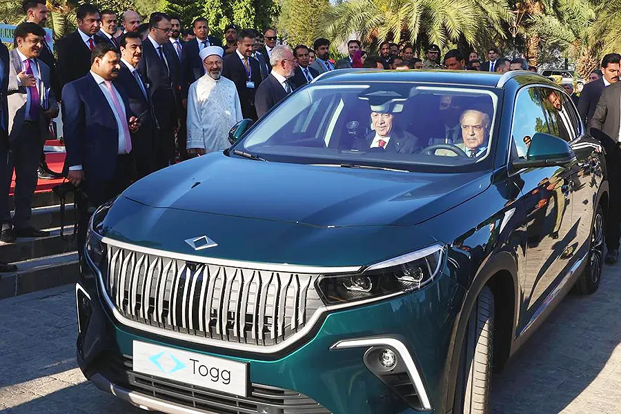 Erdoğan regala un coche TOGG en Pakistán
