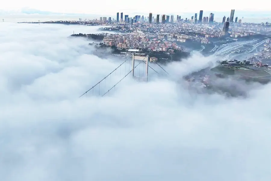 Estambul, niebla en el Bósforo