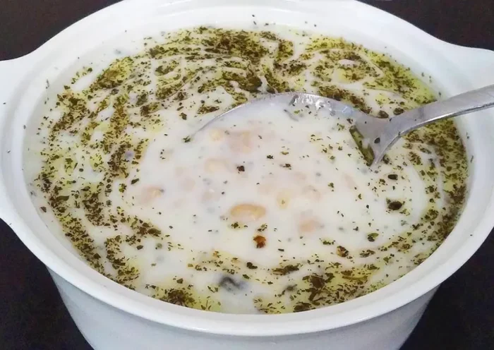 Naneli yoğurt çorbası (mint yoghurt soup)