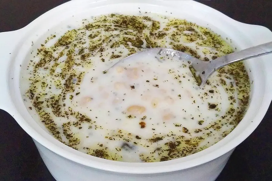 Naneli yoğurt çorbası (mint yoghurt soup)