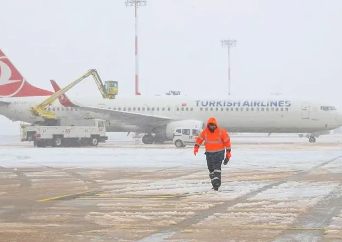 temporal de nieve en el Aeropuerto de Estambul