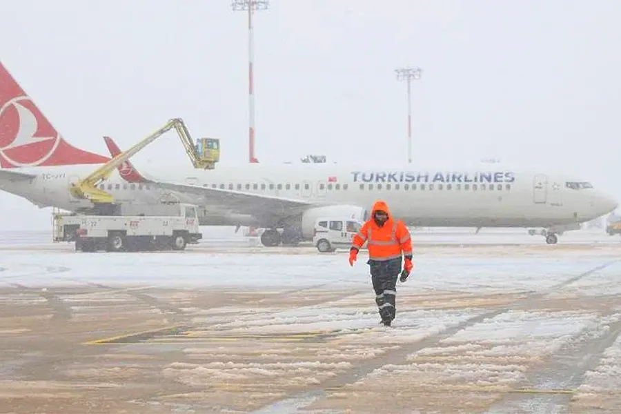 temporal de nieve en el Aeropuerto de Estambul