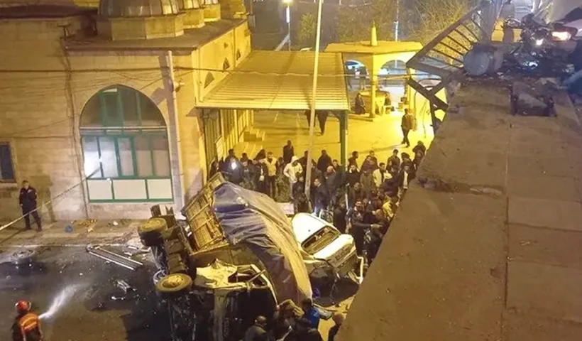 accident in Turkey: truck fell off a bridge