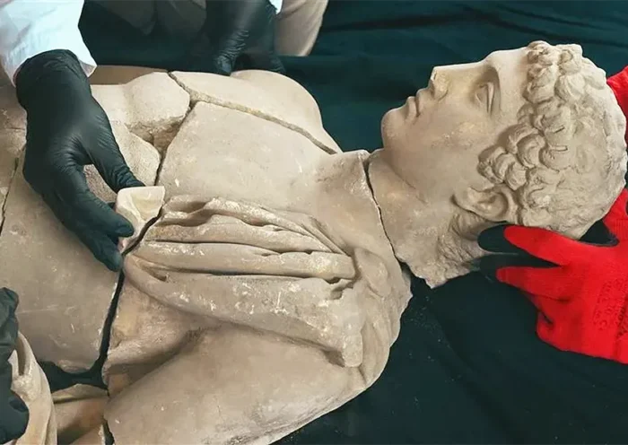 estatua de Hermes en Aspendos, Turquía