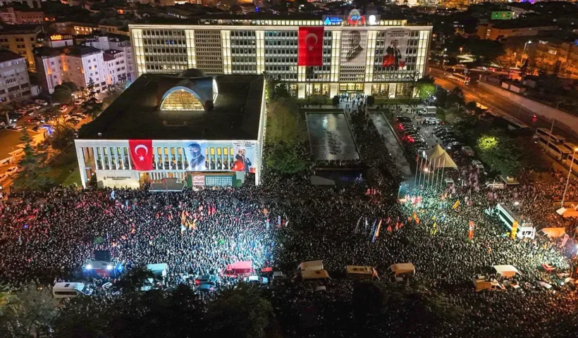 protestas en Estambul por la detención de İmamoğlu