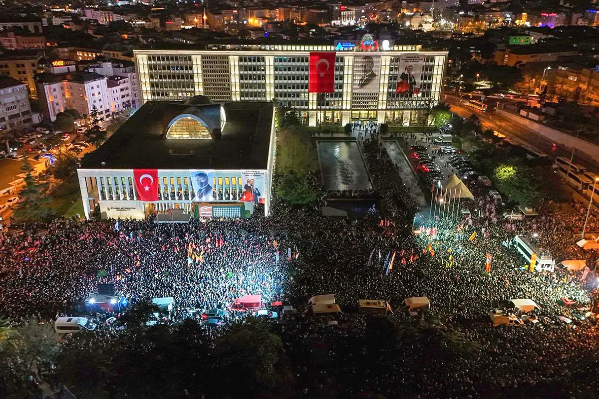 protestas en Estambul por la detención de İmamoğlu