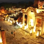 Éfeso, visita de turistas de noche