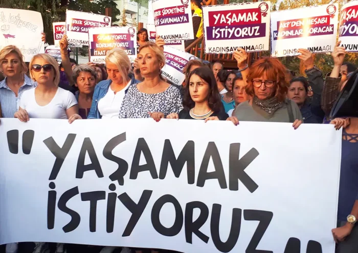 protesta de mujeres contra la violencia de género