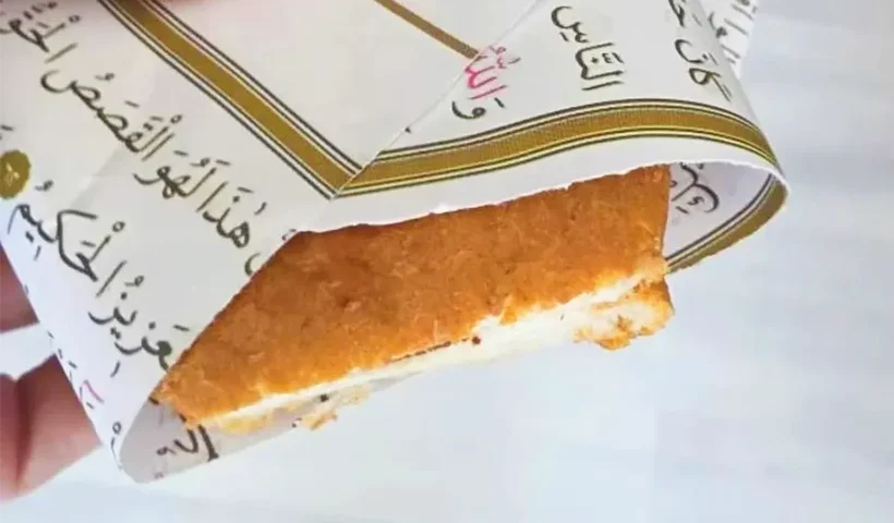 sandwich envuelto en páginas del Corán en un colegio de Turquía