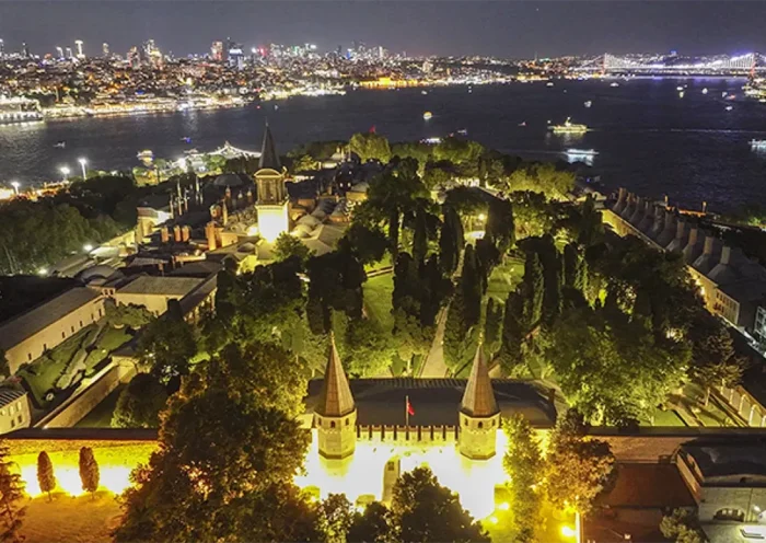 Palacio Topkapı de noche