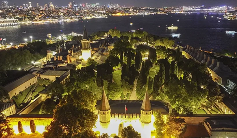Palacio Topkapı de noche