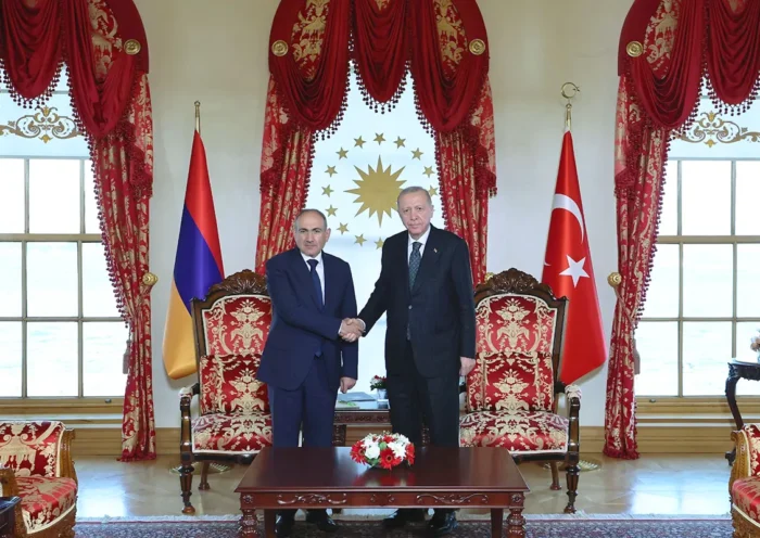 Pashinyan y Erdoğan en Estambul