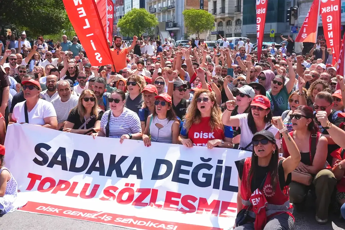 strike of municipal workers in Izmir