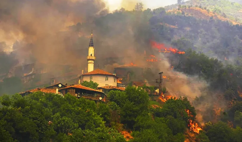 casas destruidas por los incendios en Turquía