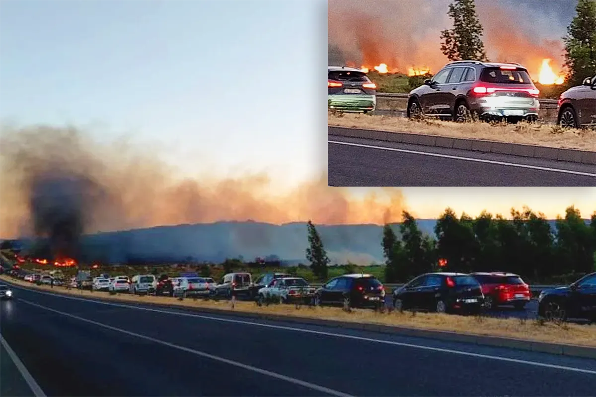 fire next to a motorway in Izmir