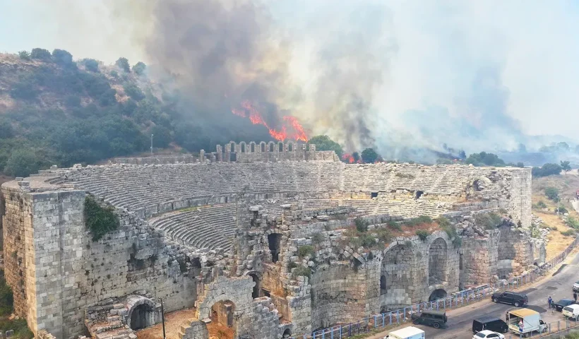 wildfire in Antalya near the ruins of Perge