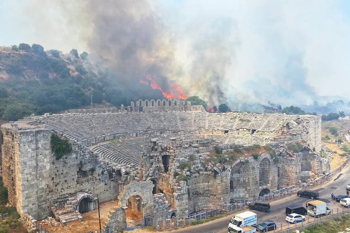 wildfire in Antalya near the ruins of Perge