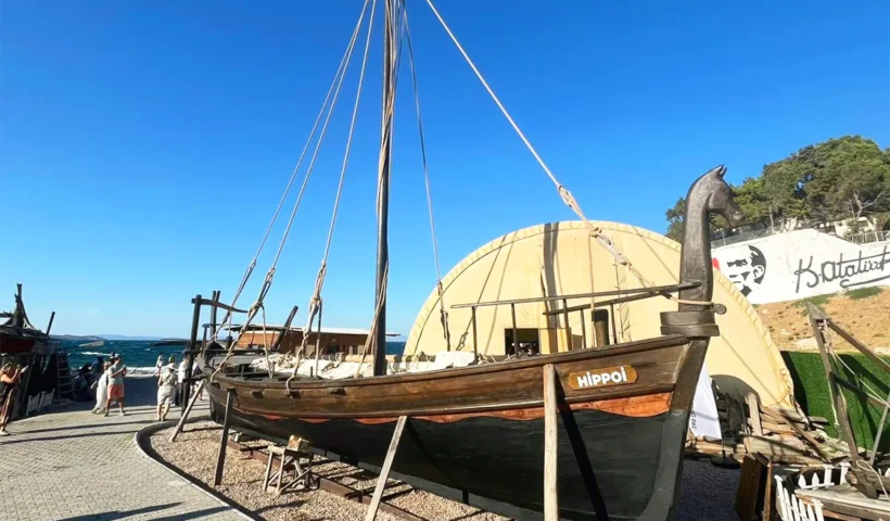 barco recrea el viaje de la Odisea de Homero
