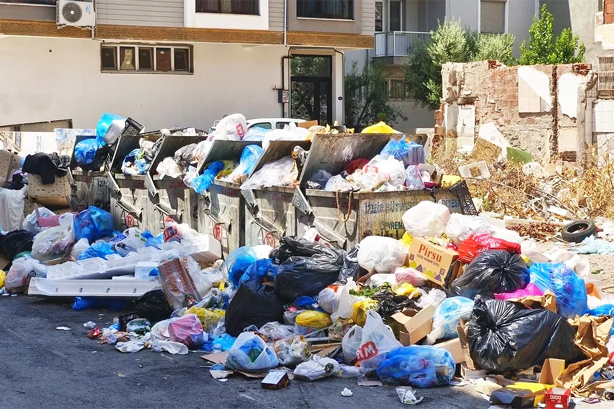 basura acumulada en Izmir