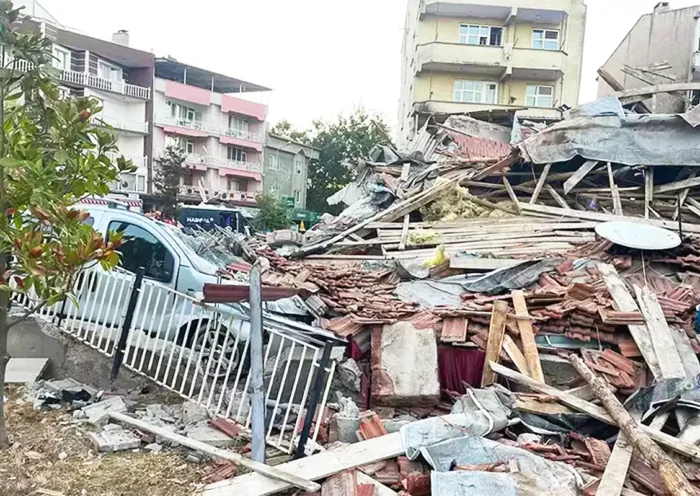 daños por el terremoto en Balıkesir