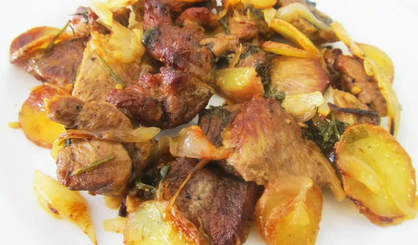 cordero con patatas y limón