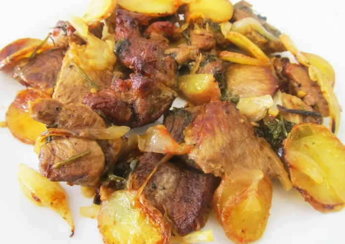 lamb with potatoes and lemon