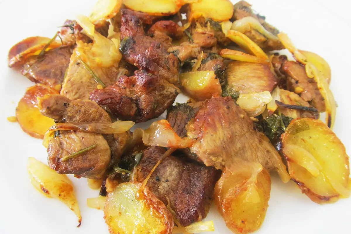 lamb with potatoes and lemon
