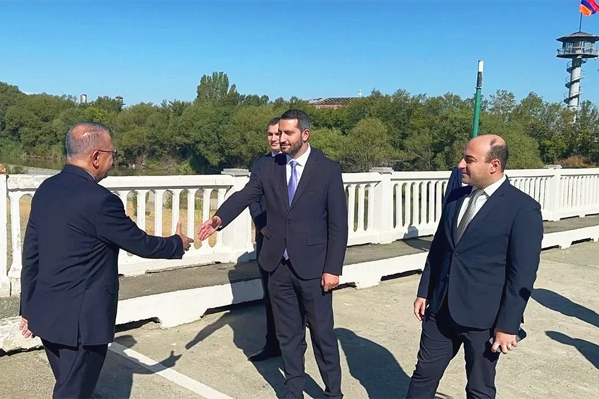 Turkey and Armenia, meeting at the border