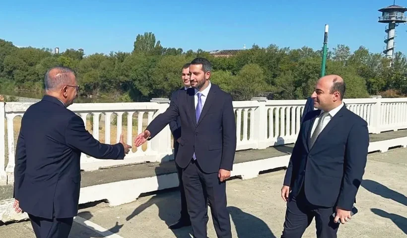 Turquía y Armenia, saludo en la frontera