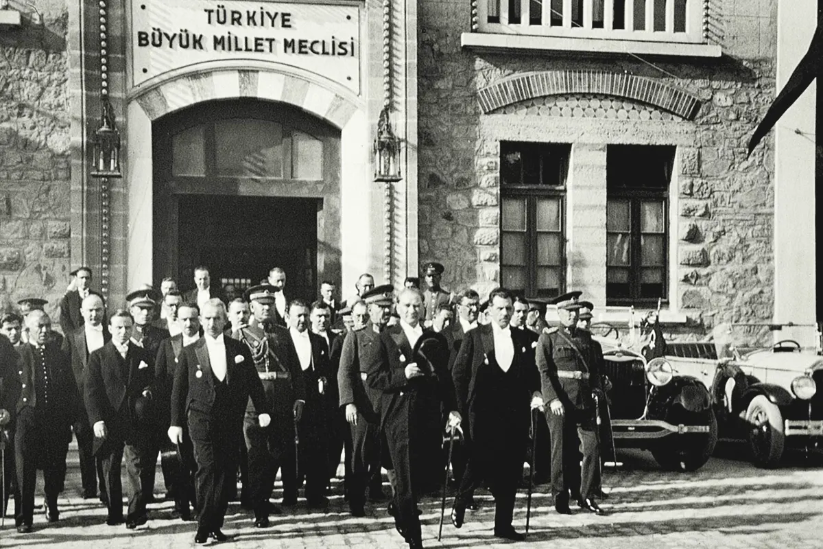Atatürk exiting the 1st Turkish parliament