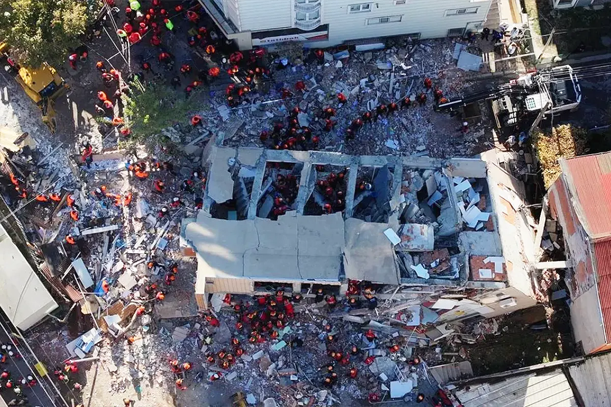 edificio derrumbado en Turquía