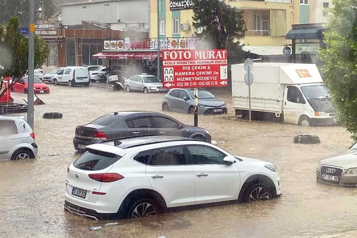 inundaciones en Antalya