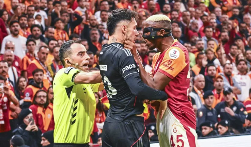 Osimhen en el derbi entre Galatasaray y Beşiktaş