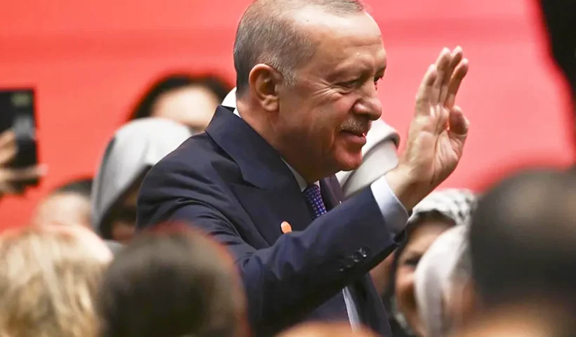 Erdoğan con un grupo de mujeres