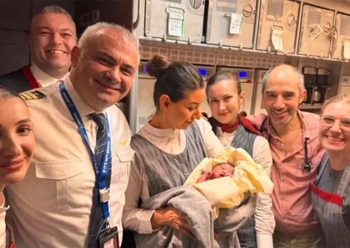 nacimiento de un bebé en un vuelo de Turkish Airlines