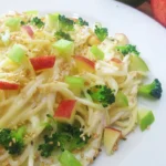 Spaghetti with yoghurt and apples