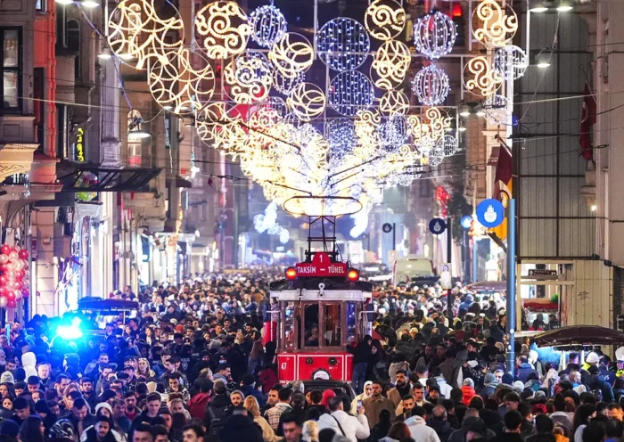 Istanbul: Istiklal Avenue on New Year's Eve