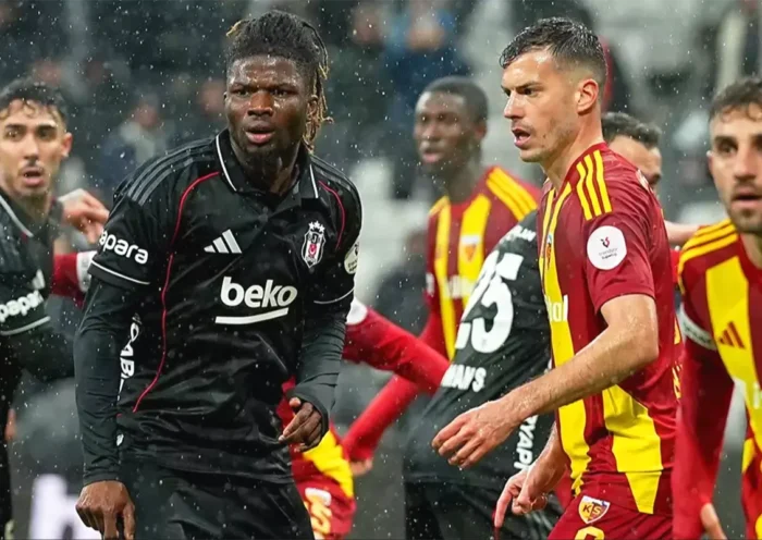 el Kayserispor y el Beşiktaş se enfrentan en la liga turca bajo un intenso frío y la lluvia